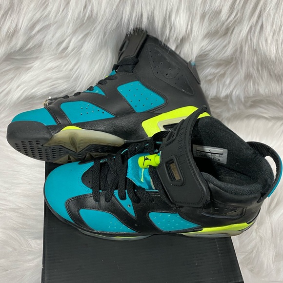 Jordan 6 retro volt ice/blk - Picture 6 of 8